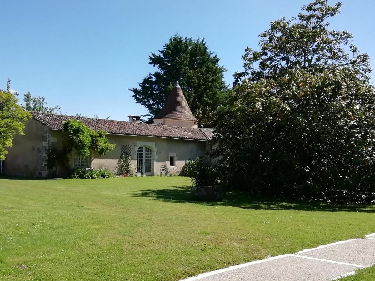 Château des Salles Saint-Fort-sur-Gironde Exterior foto