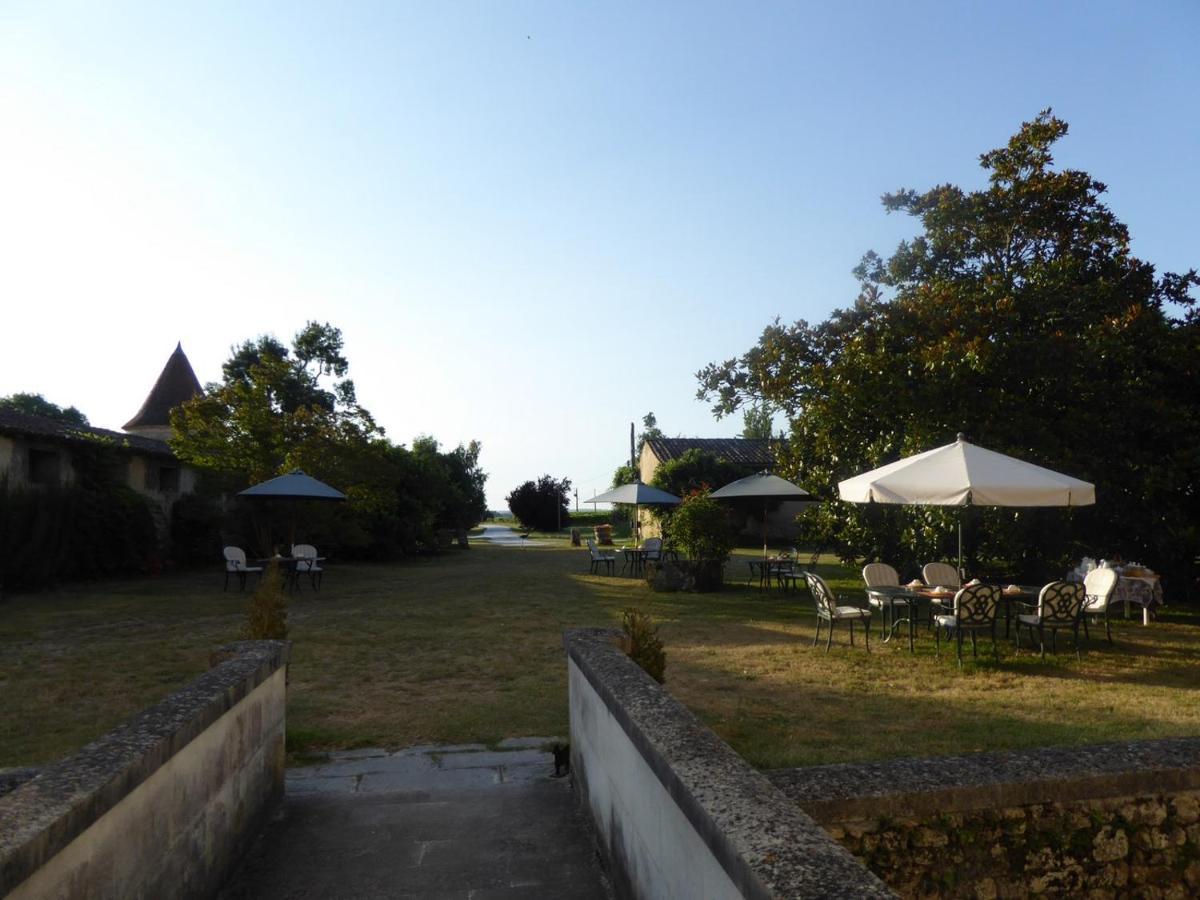 Château des Salles Saint-Fort-sur-Gironde Exterior foto