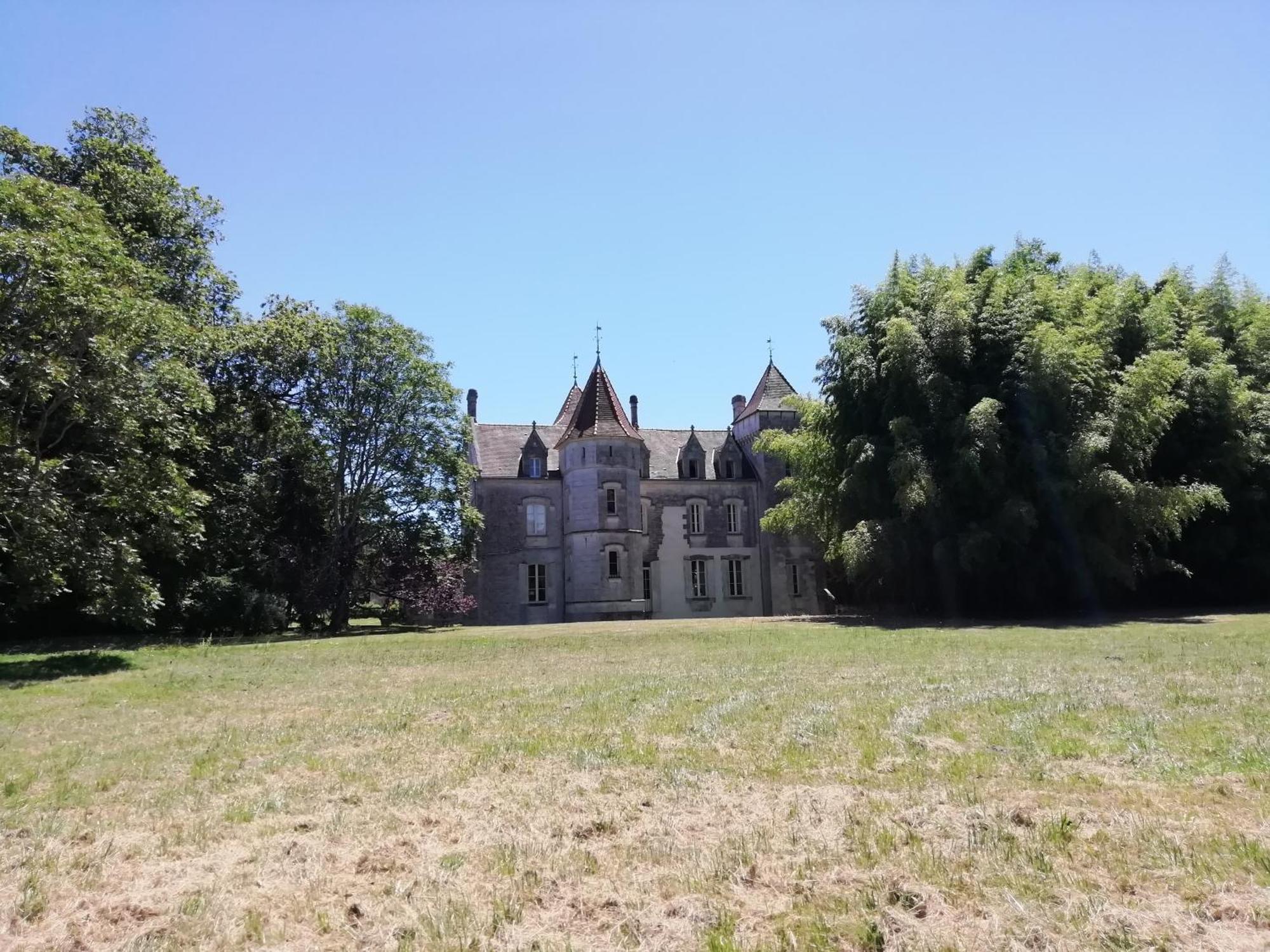 Château des Salles Saint-Fort-sur-Gironde Exterior foto