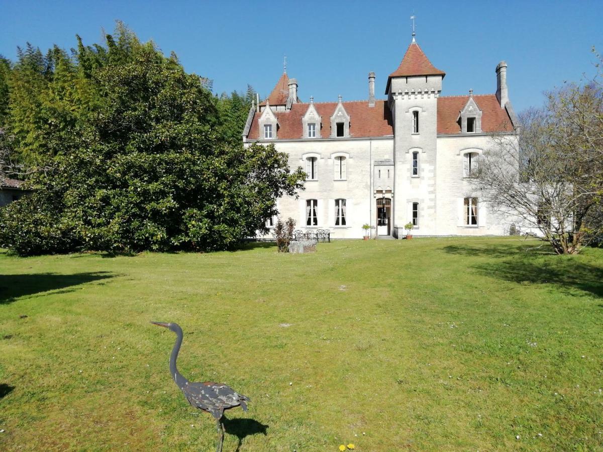 Château des Salles Saint-Fort-sur-Gironde Exterior foto